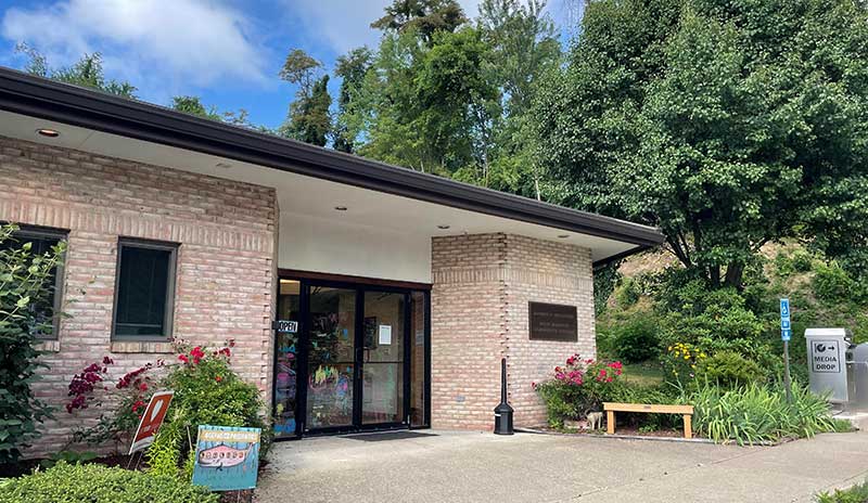 Plum Borough Library exterior